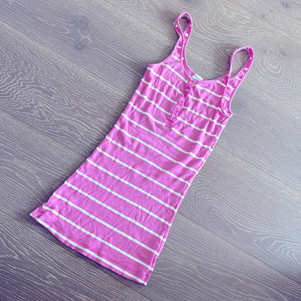 SPLENDID fuchsia pink & white striped ribbed tank top. Size S. Snap buttons. EUC